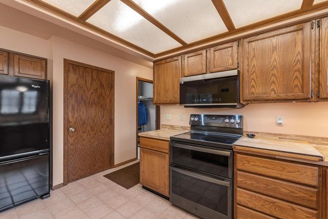 W275S4411 Green Country ROAD, Waukesha, WI 53189