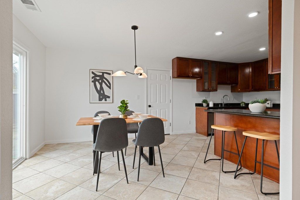 Image 10 of property listing at 14381 14381 Trinidad Rd, San Leandro, CA 94577