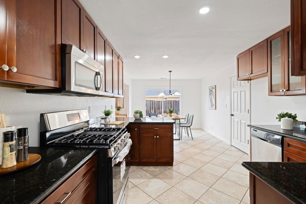 Image 12 of property listing at 14381 14381 Trinidad Rd, San Leandro, CA 94577