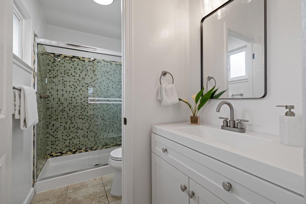 Image 14 of property listing at 14381 14381 Trinidad Rd, San Leandro, CA 94577