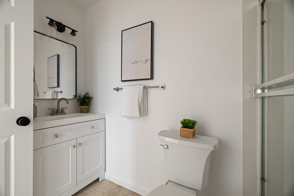 Image 17 of property listing at 14381 14381 Trinidad Rd, San Leandro, CA 94577