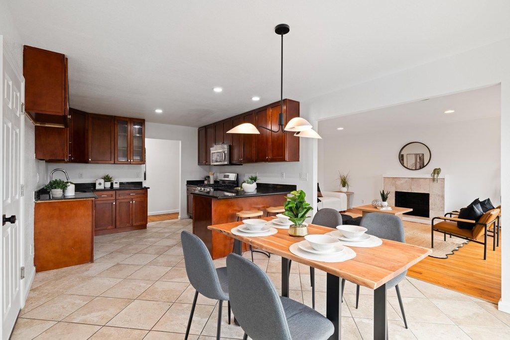 Image 9 of property listing at 14381 14381 Trinidad Rd, San Leandro, CA 94577