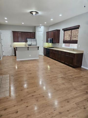 3570 Whispering Oak Dr, Ceres, CA 95307