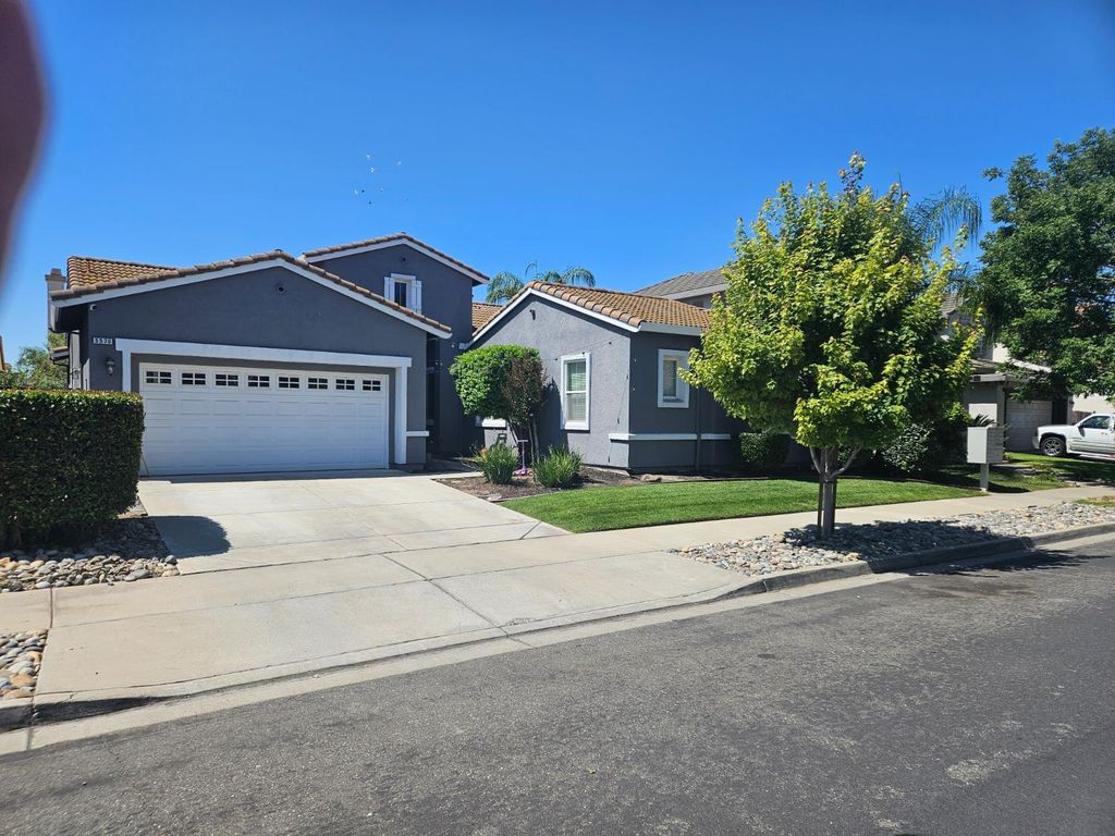 3570 Whispering Oak Dr, Ceres, CA 95307