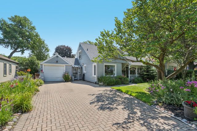 9205 Lynwood Drive, Oak Lawn, IL 60453