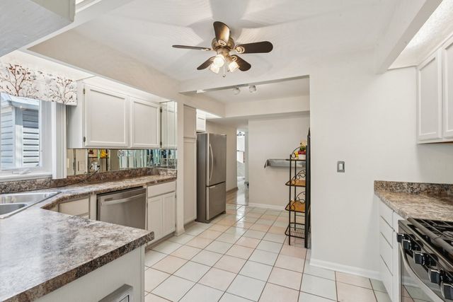 9205 Lynwood Drive, Oak Lawn, IL 60453