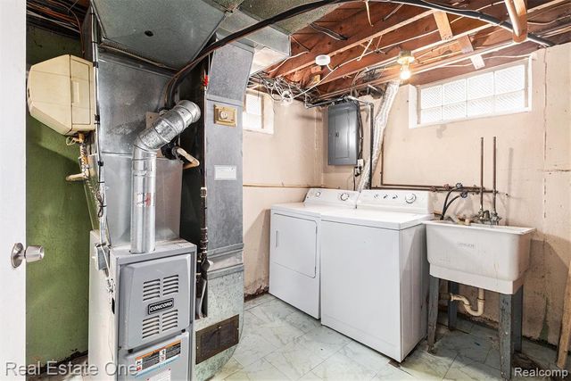 15579 Keppen Avenue, Allen Park, MI 48101