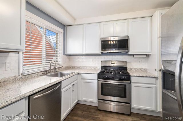 15579 Keppen Avenue, Allen Park, MI 48101