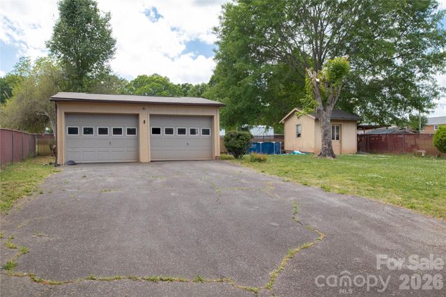 100 Woodward Avenue, Morganton, NC 28655
