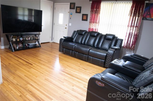 100 Woodward Avenue, Morganton, NC 28655
