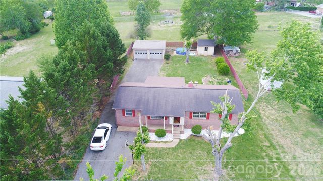 100 Woodward Avenue, Morganton, NC 28655