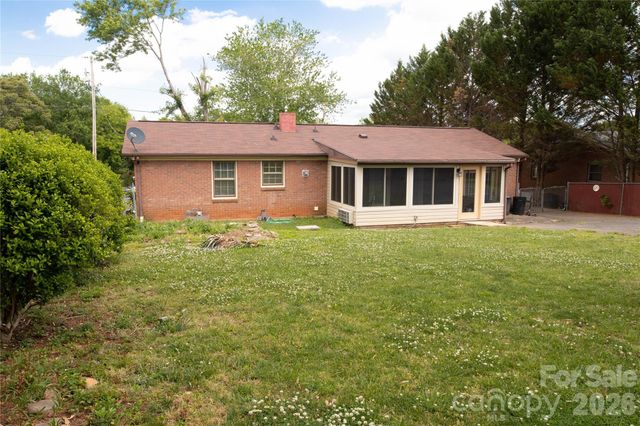 100 Woodward Avenue, Morganton, NC 28655