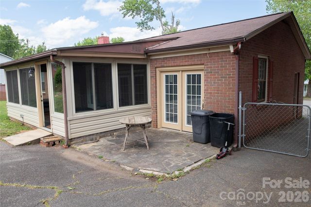 100 Woodward Avenue, Morganton, NC 28655