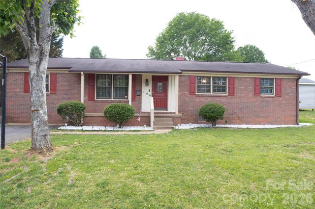 100 Woodward Avenue, Morganton, NC 28655
