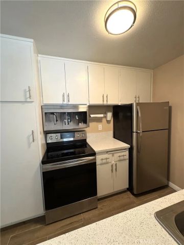 660 The Village 309, Redondo Beach, CA 90277