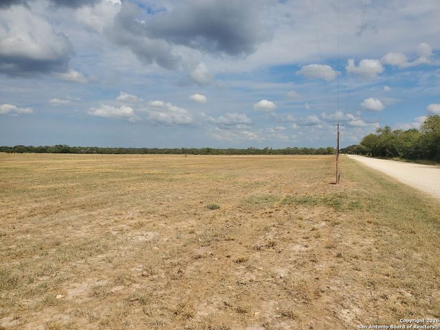 848-1196 County Road 1670, Moore, TX 78057
