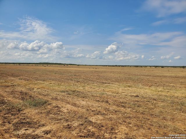 848-1196 County Road 1670, Moore, TX 78057