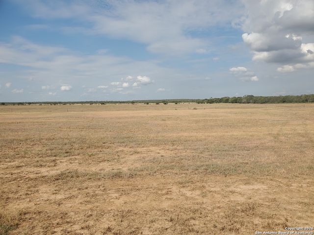 848-1196 County Road 1670, Moore, TX 78057