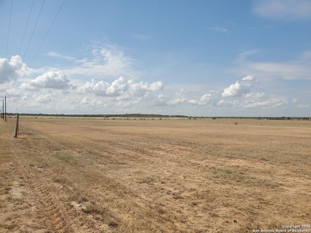 848-1196 County Road 1670, Moore, TX 78057