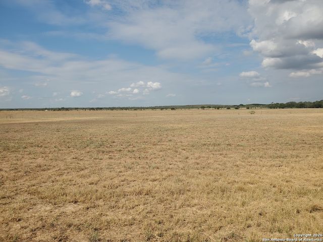 848-1196 County Road 1670, Moore, TX 78057