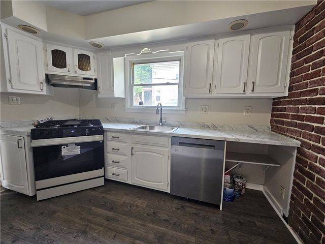 3200 Motor St, Sheraden, PA 15204