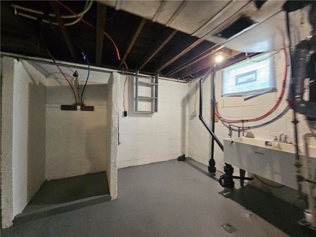 3200 Motor St, Sheraden, PA 15204