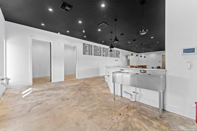 1301 Hospital Blvd BLDG B, Floresville, TX 78114