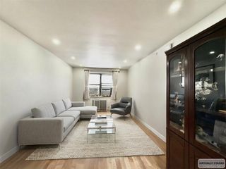 25-34 Union Street 2D, Flushing, NY 11354