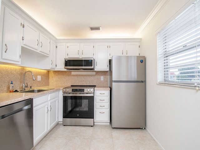 28 Pine Arbor Lane 206, Vero Beach, FL 32962