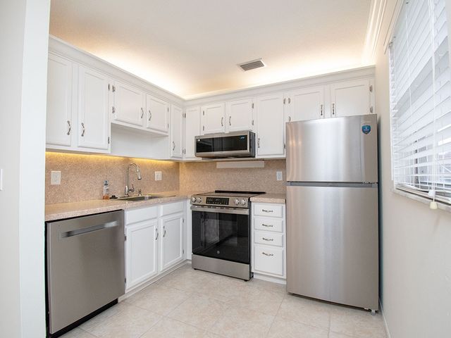 28 Pine Arbor Lane 206, Vero Beach, FL 32962