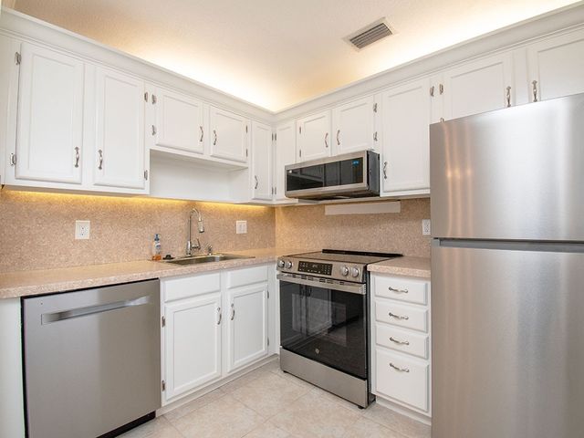 28 Pine Arbor Lane 206, Vero Beach, FL 32962