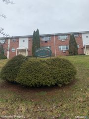 93 Sigwin Drive 93, Wallingford, CT 06492