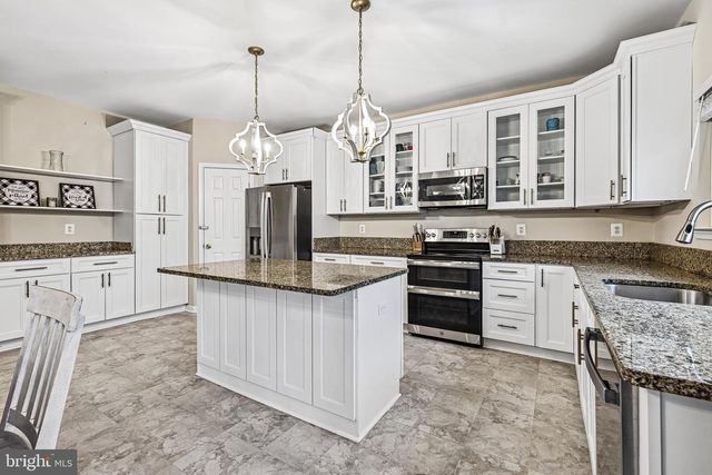 17717 WAYSIDE DR, Dumfries, VA 22026