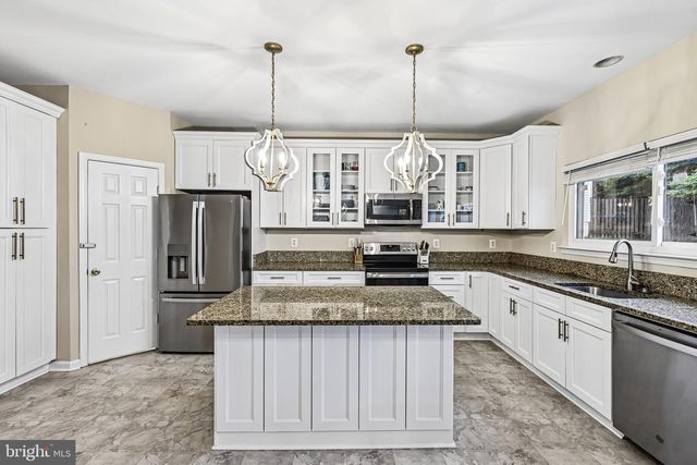 17717 WAYSIDE DR, Dumfries, VA 22026