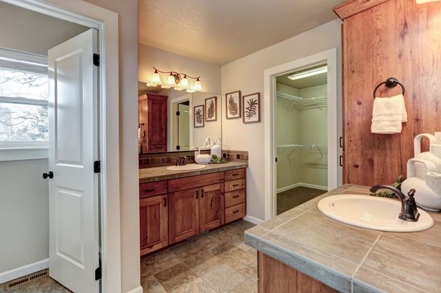 5715 S Copper Ridge Blvd, Spokane, WA 99224