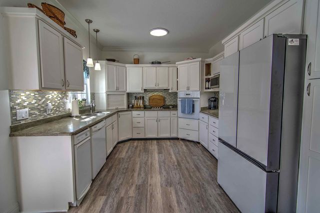 61 Lake Drive, Trenton, GA 30752