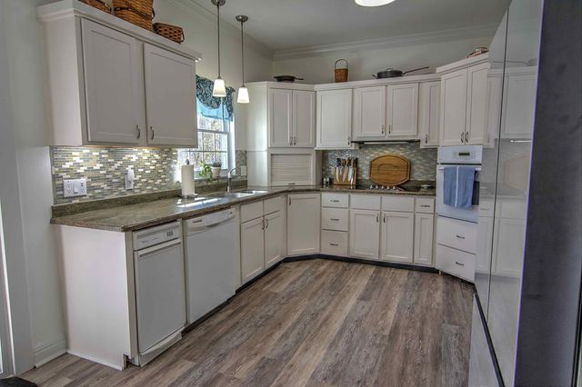 61 Lake Drive, Trenton, GA 30752