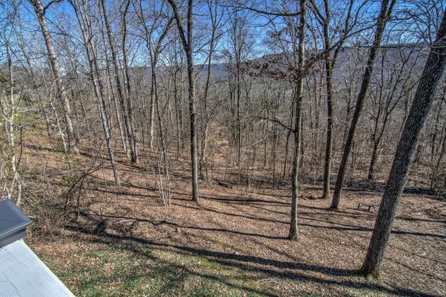 61 Lake Drive, Trenton, GA 30752