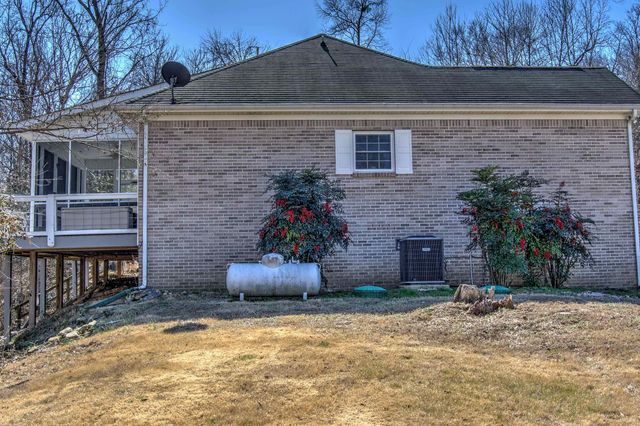 61 Lake Drive, Trenton, GA 30752