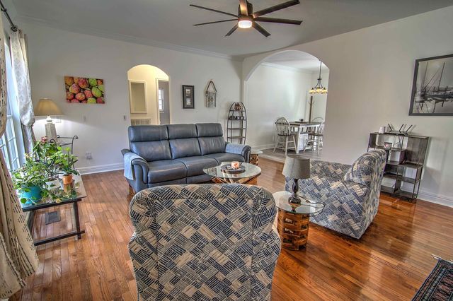 61 Lake Drive, Trenton, GA 30752