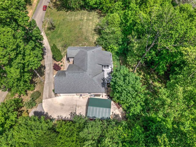 61 Lake Drive, Trenton, GA 30752