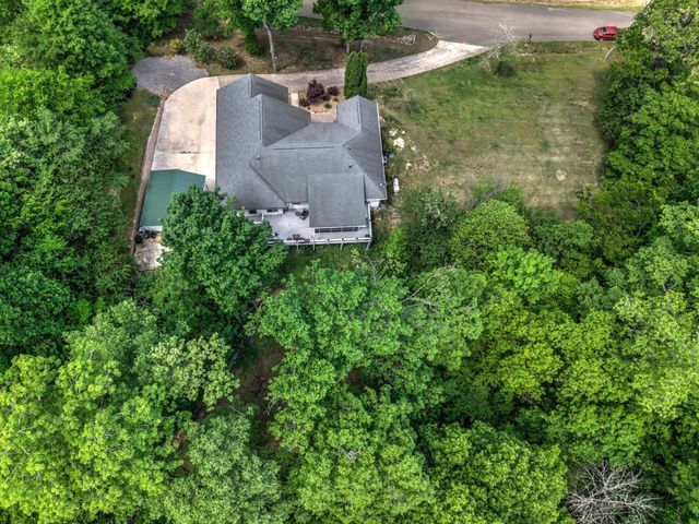 61 Lake Drive, Trenton, GA 30752