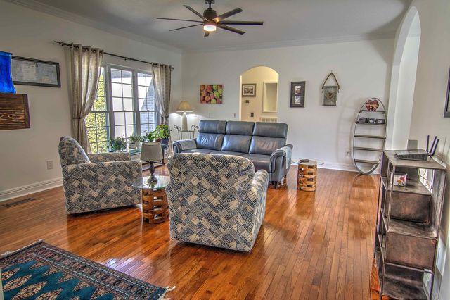 61 Lake Drive, Trenton, GA 30752