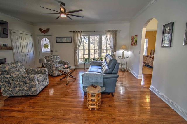 61 Lake Drive, Trenton, GA 30752