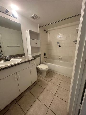 5011 Wiles Rd 207, Coconut Creek, FL 33073