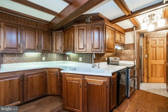 11 E FRONT ST, Jim Thorpe, PA 18229