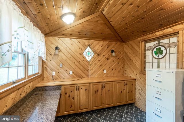 11 E FRONT ST, Jim Thorpe, PA 18229