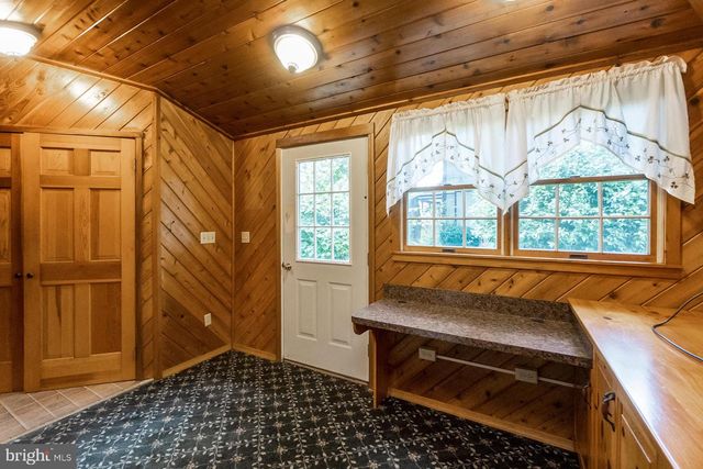 11 E FRONT ST, Jim Thorpe, PA 18229