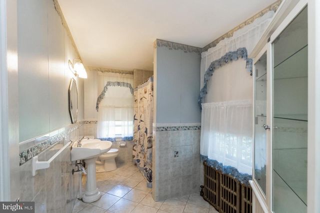 11 E FRONT ST, Jim Thorpe, PA 18229