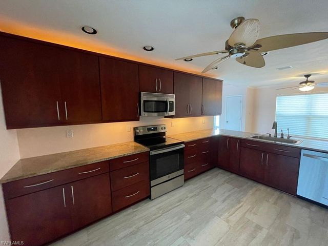 2205 SW 2nd TER, Cape Coral, FL 33991